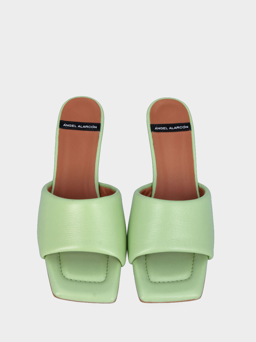 Mule verte en cuir avec bande