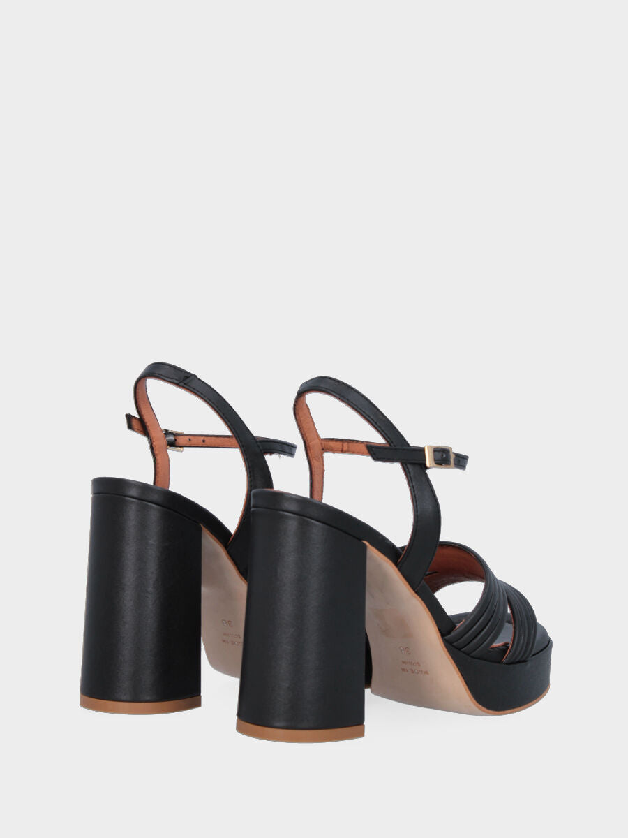 Sandalo nero in pelle con listini
