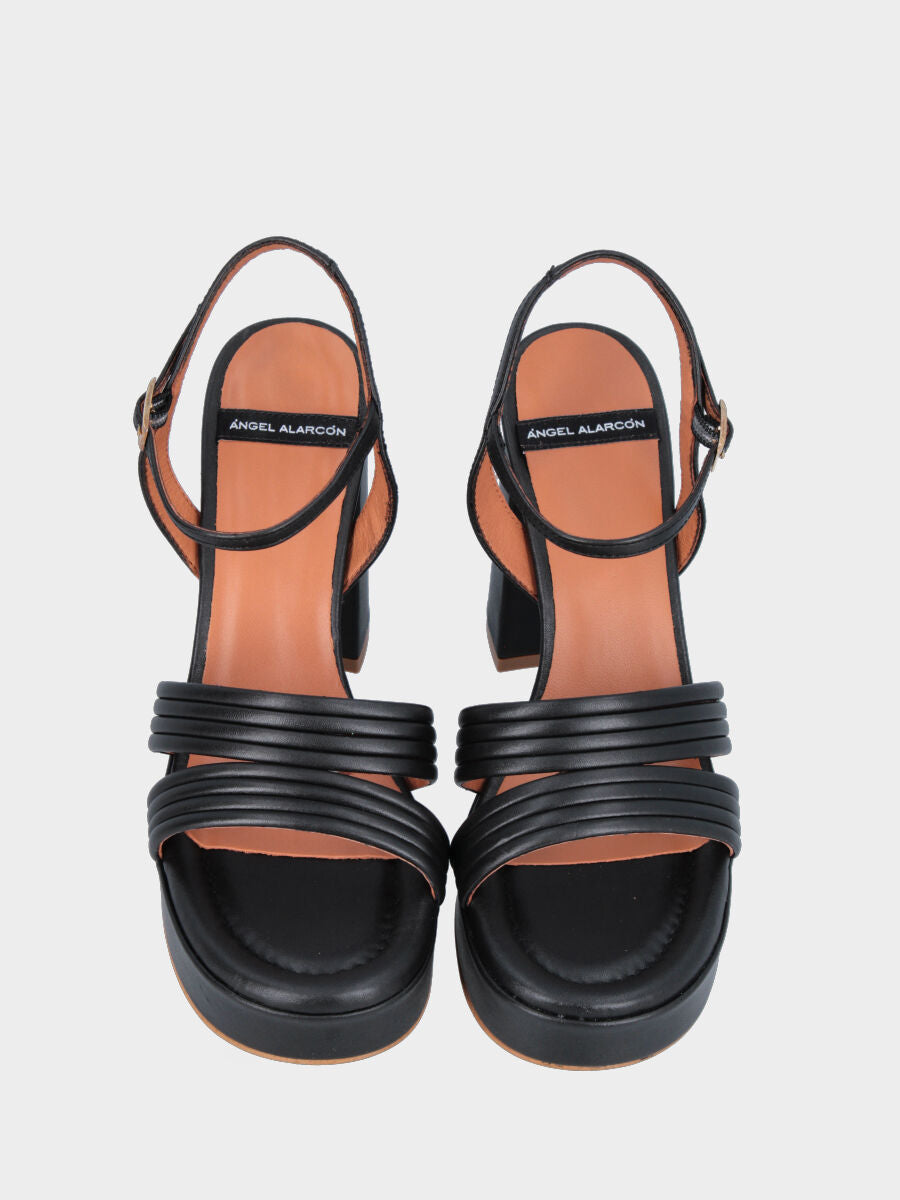 Sandalo nero in pelle con listini