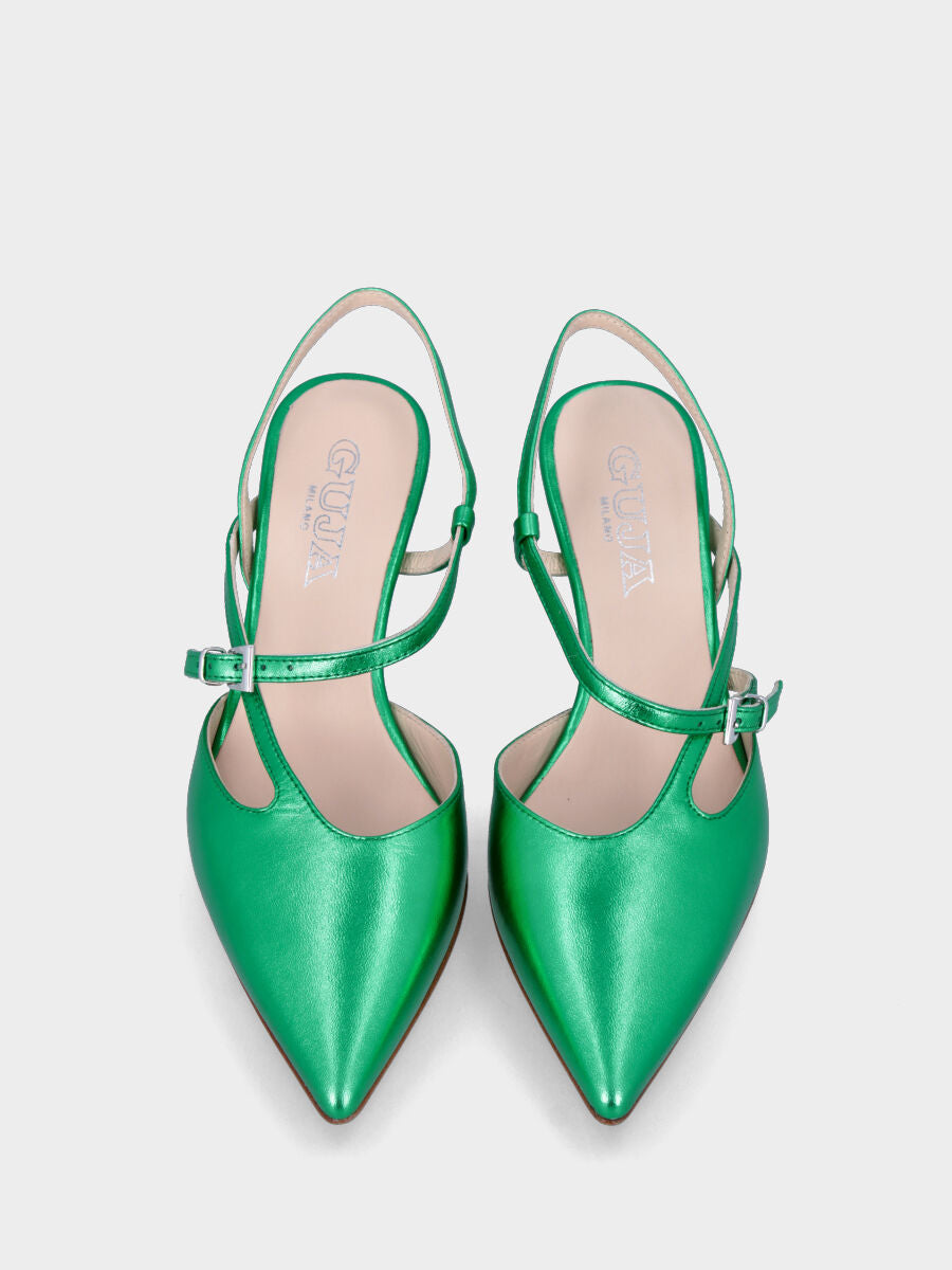 Escarpins vert modèle slingback laminé avec bride au talon