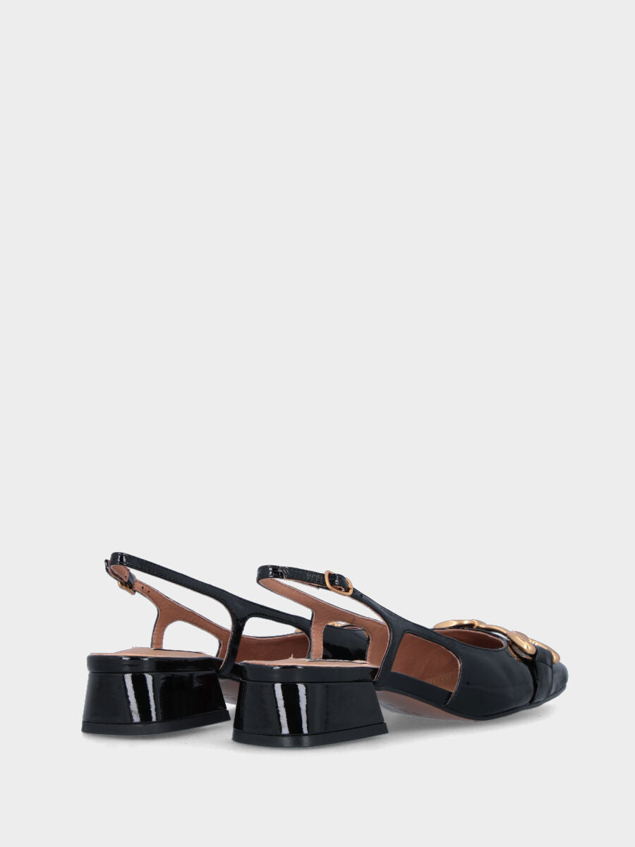 Slingback nera in pelle con punta sfilata arrotondata