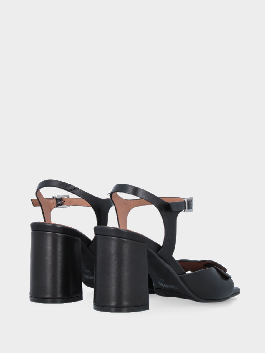 Sandalo nero in pelle con fascia a cintura