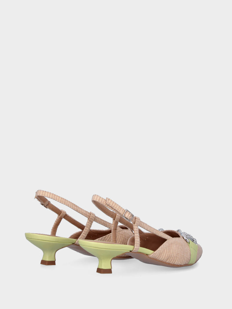 Décolleté beige e verde in fibre naturali modello slingback con morsetto metallico