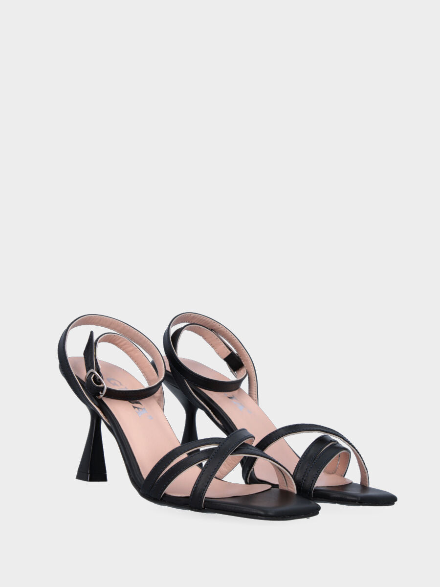 Sandale noire en cuir avec brides croisées