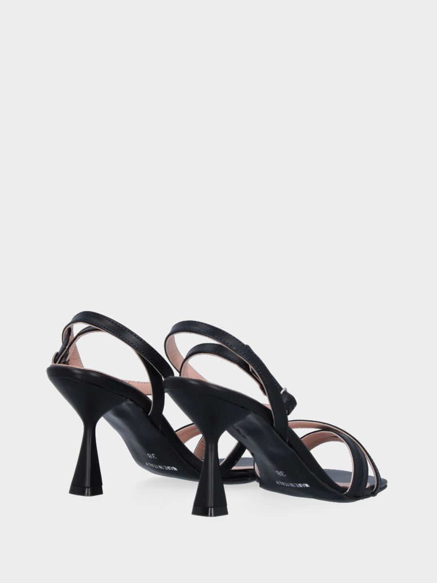 Sandale noire en cuir avec brides croisées
