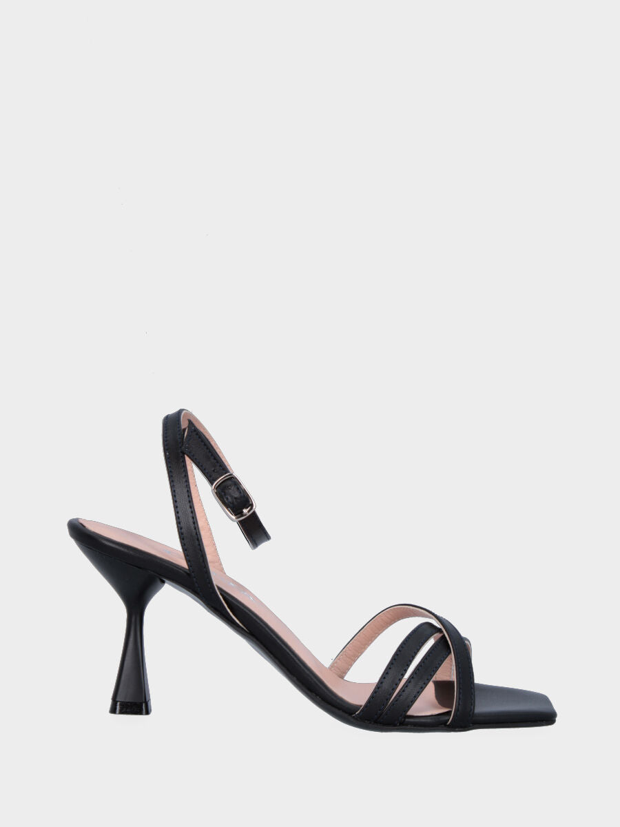 Sandale noire en cuir avec brides croisées