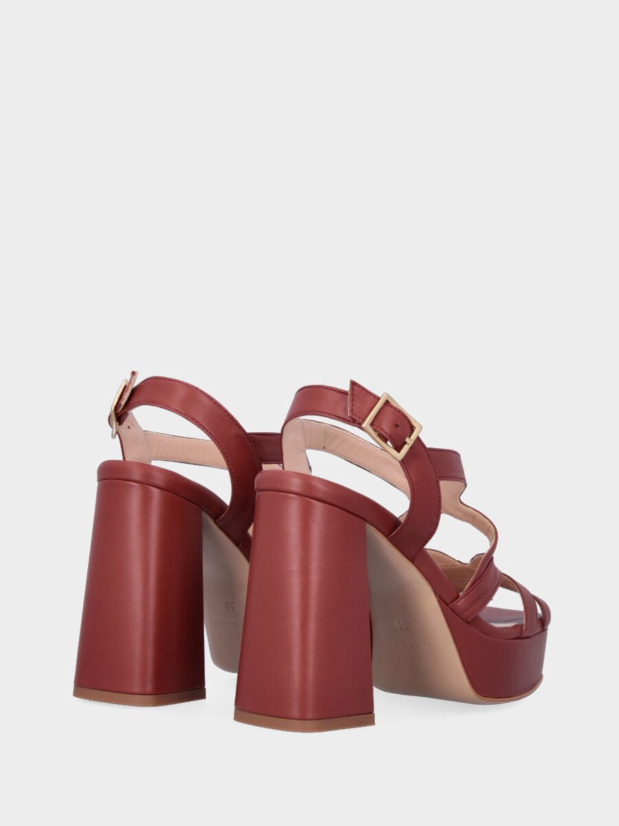 Brown leather sandal with wavy straps
