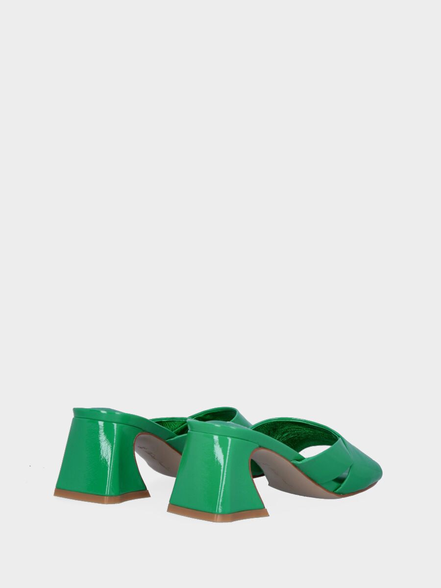 Sandalo monoblocco in vitello rosso con fascia ripiegata