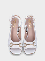 Sandalo slingback bianco in pelle con morsetto e punta aperta