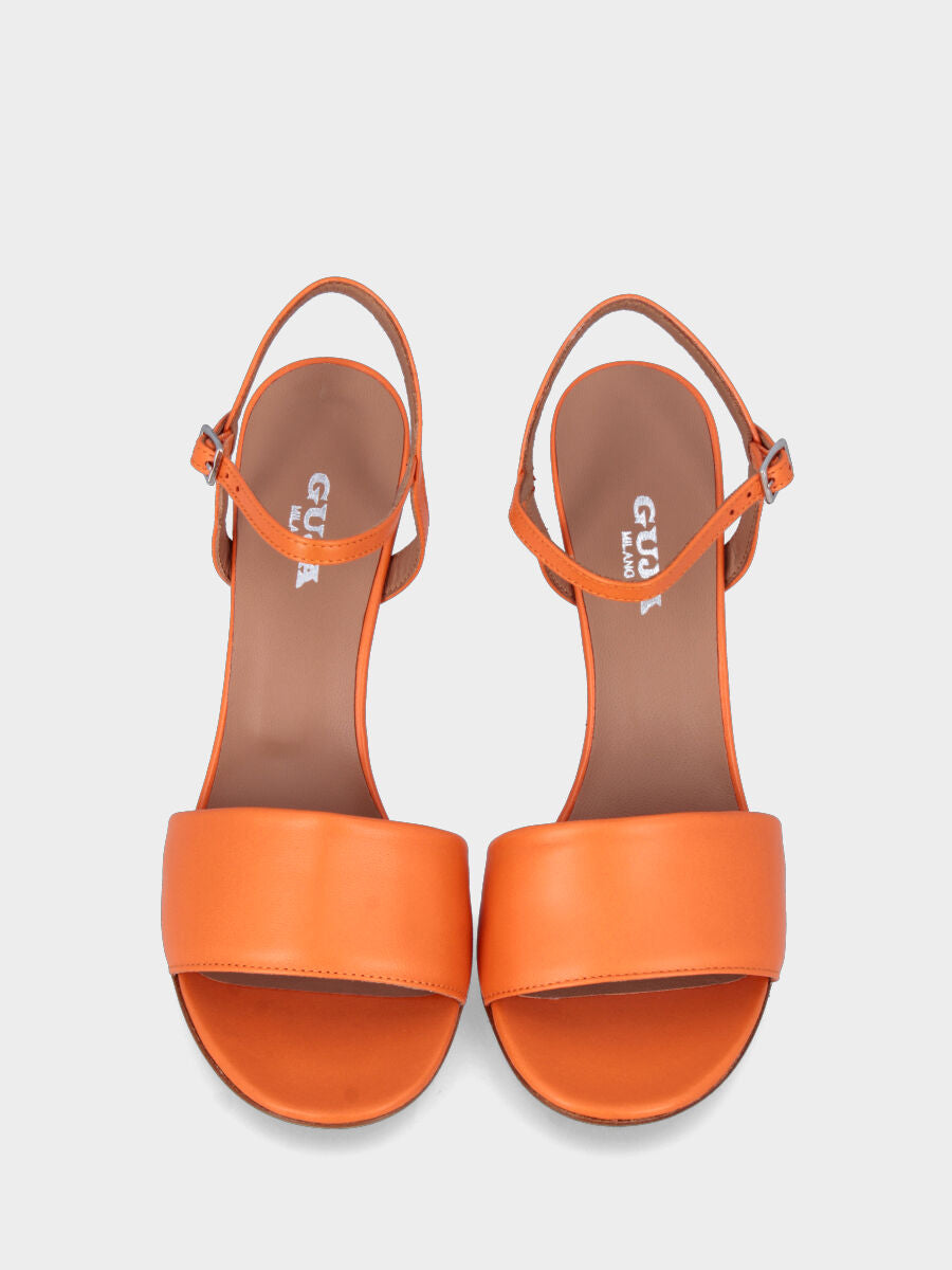 Sandalette mit orangefarbenem Absatz aus Leder mit Riemen