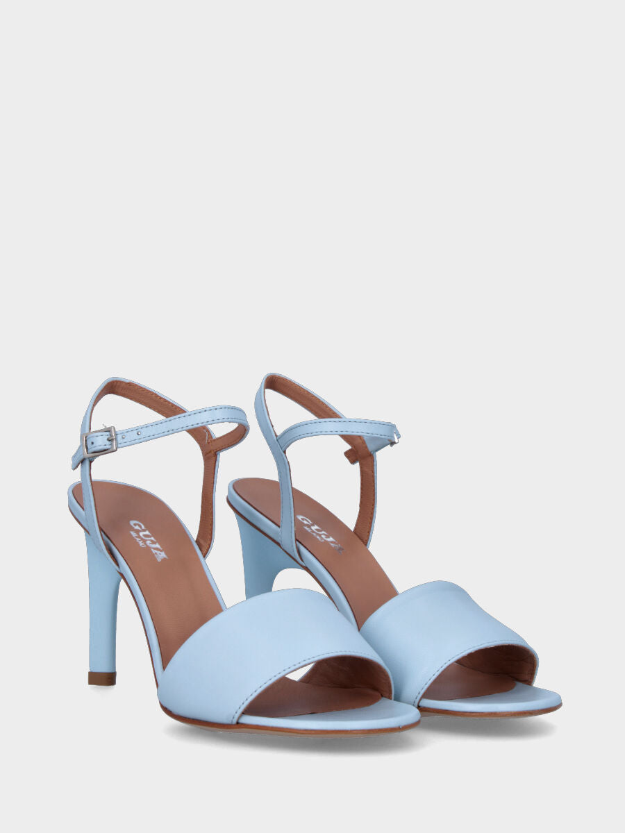Sandale mit himmelblauem Absatz aus Leder mit Riemen