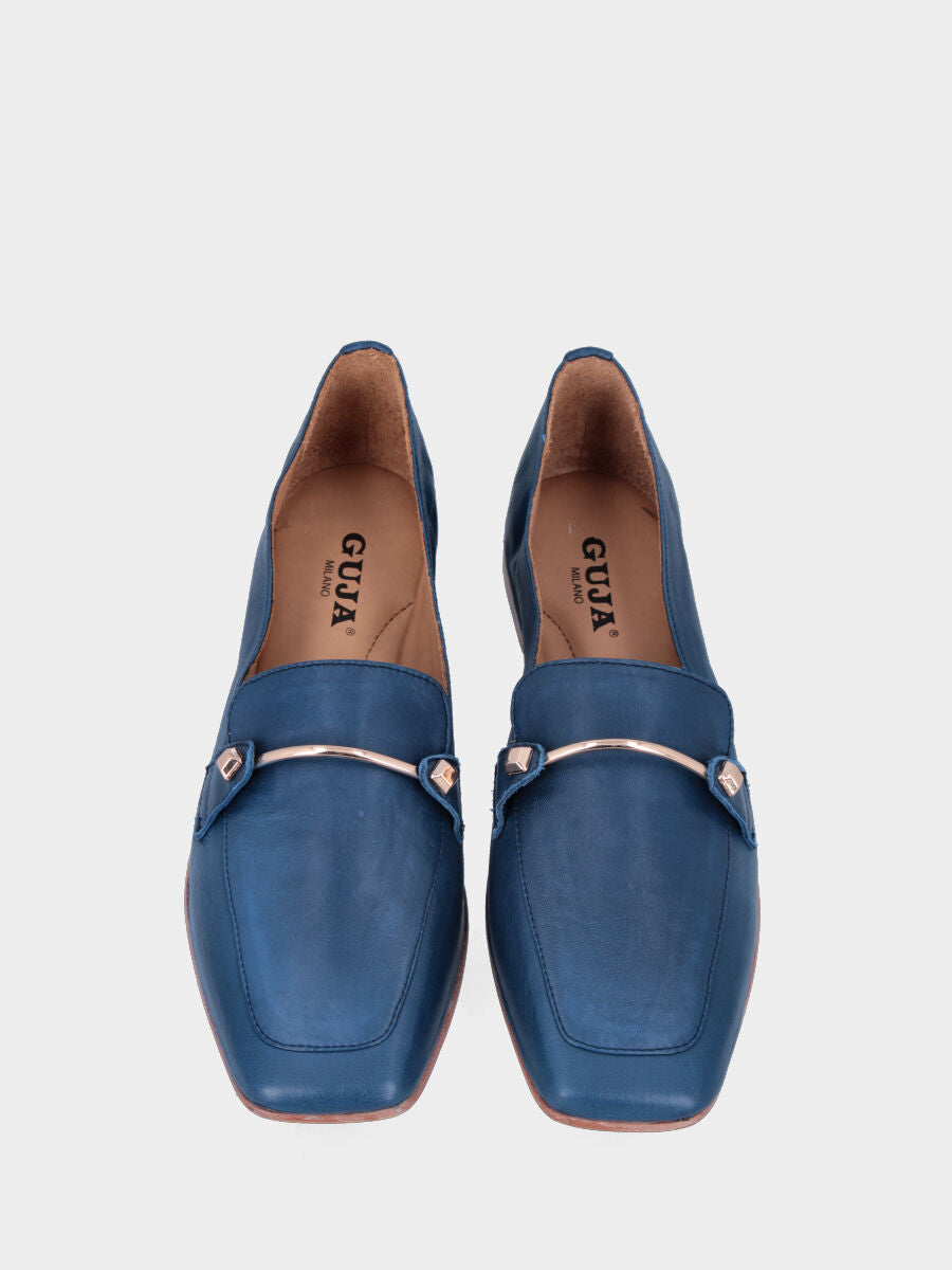 Mocassino blu in pelle con barretta metallica