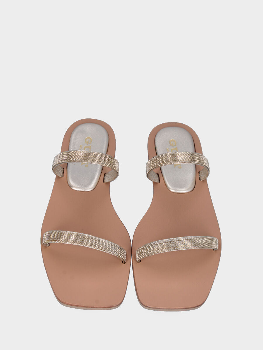 Ciabattina dorée laminée avec lanières de petits clous métalliques