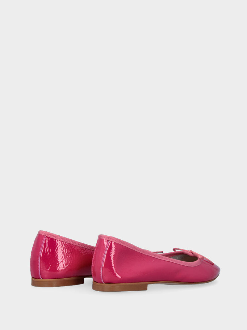 Ballerina fucsia in pelle lucida con laccio