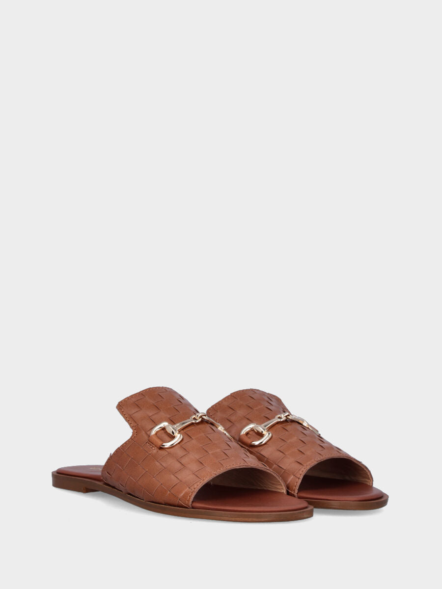 Leather slipper in woven leather with clamp