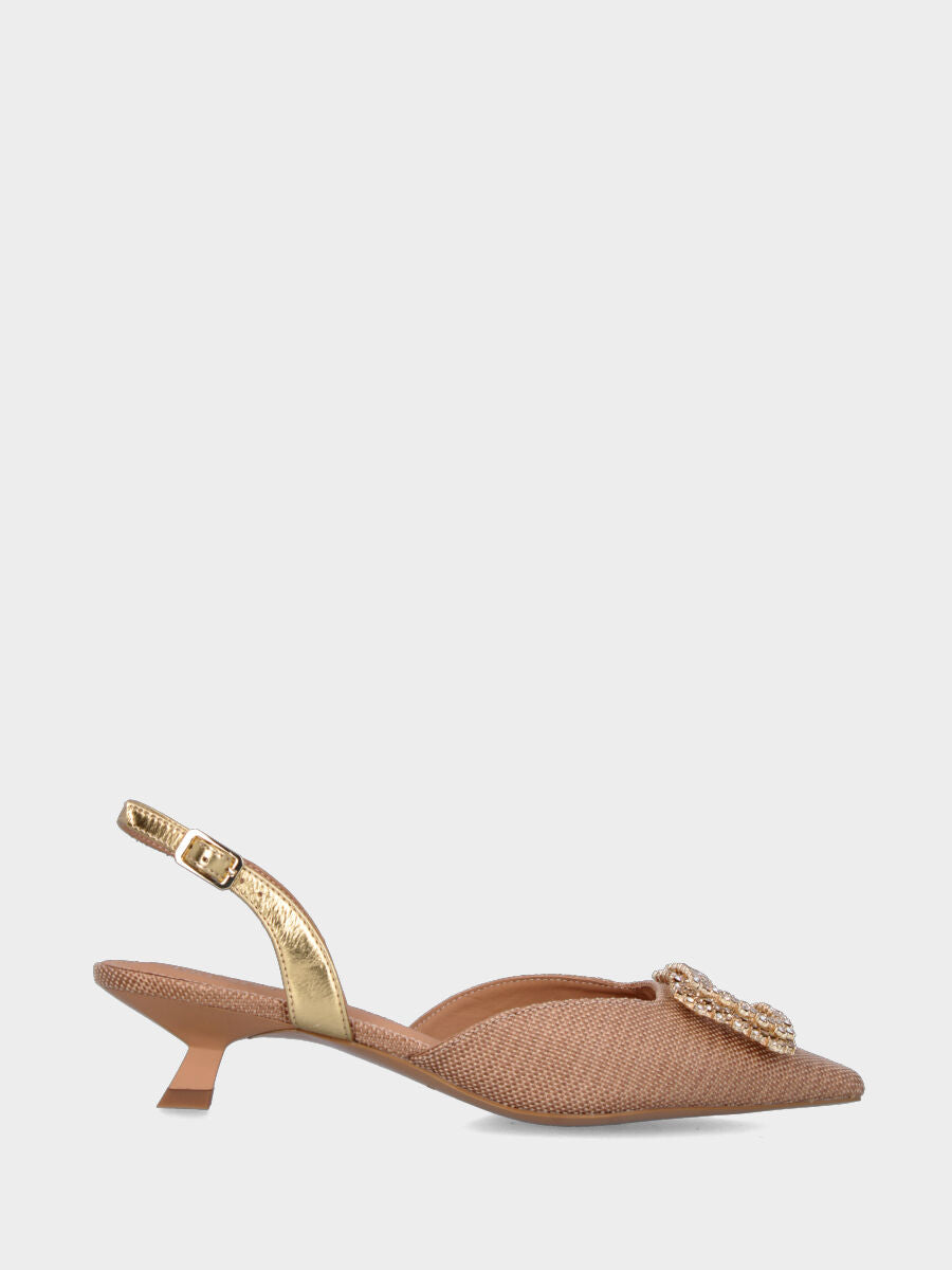 Slingback beige in tessuto con inserti dorati e accessorio gioiello