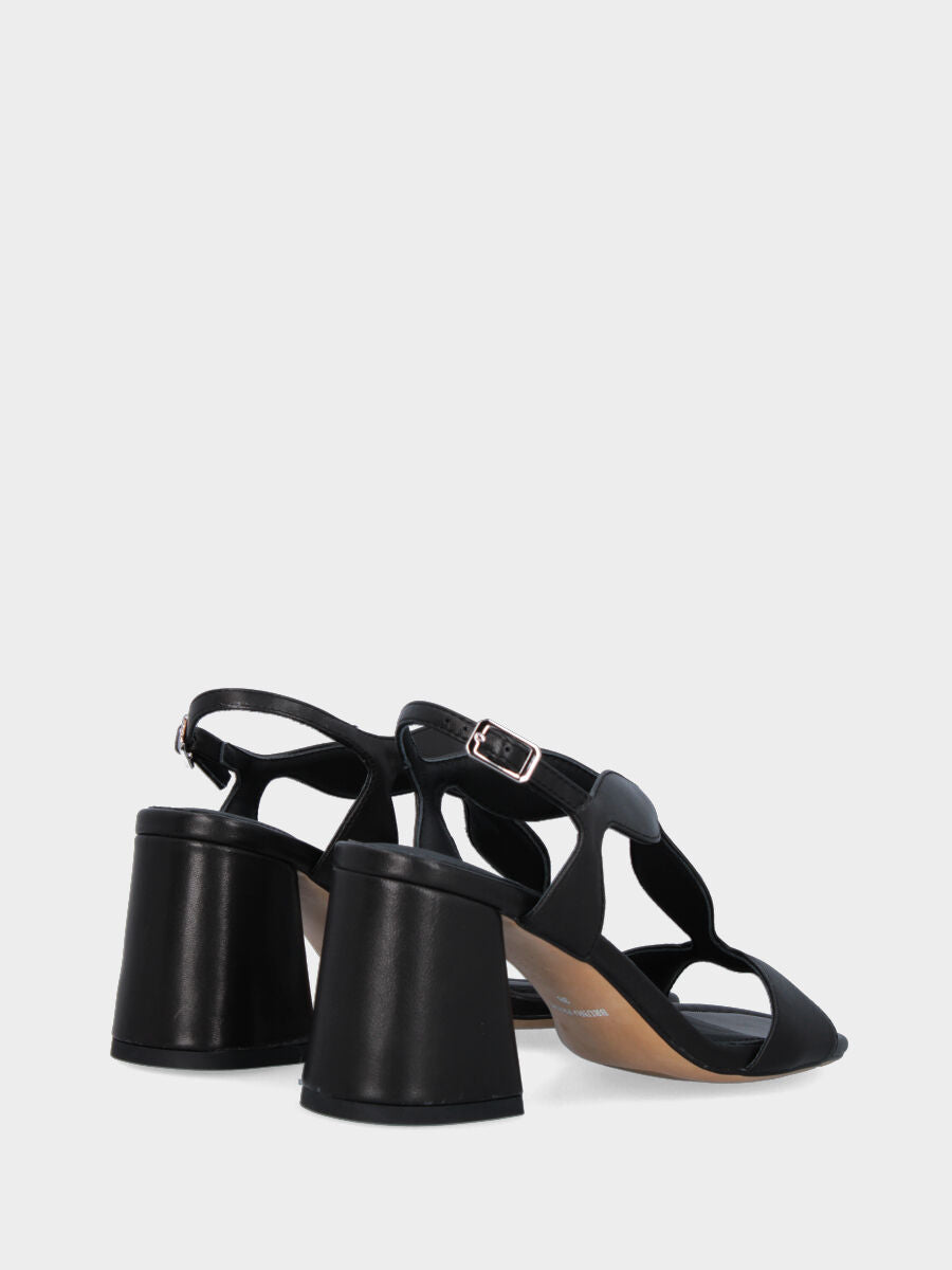 Sandalo nero in pelle con fascette ondulate