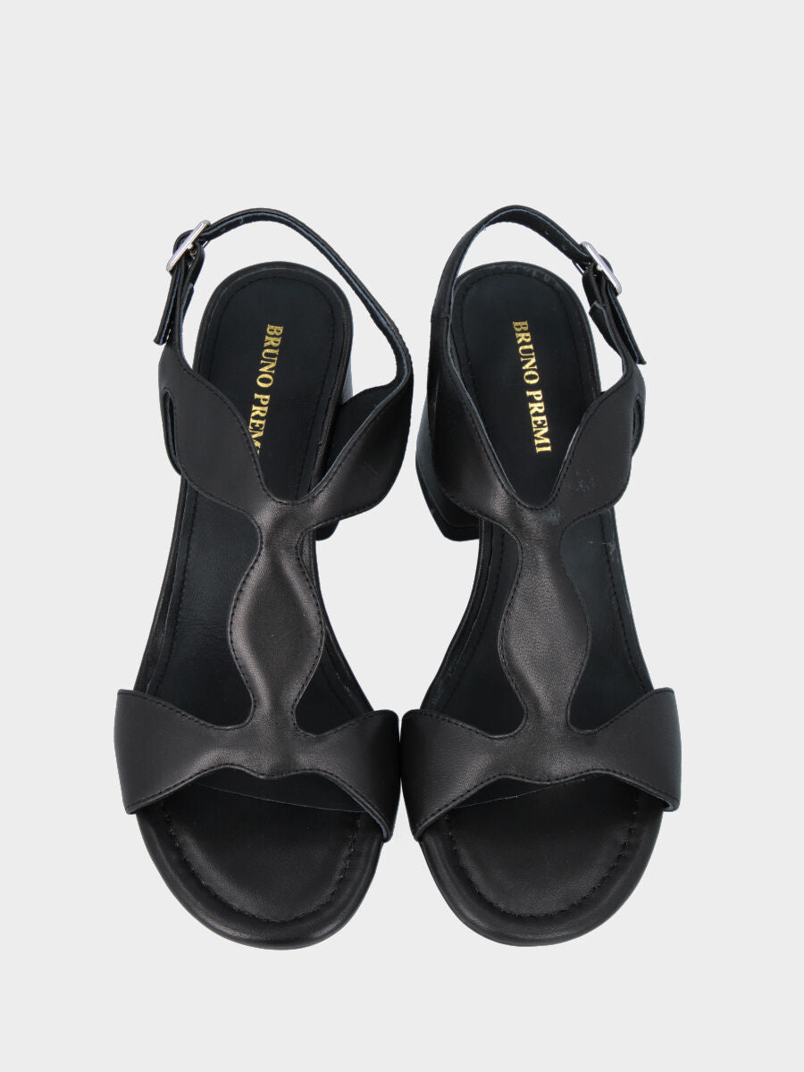 Sandalo nero in pelle con fascette ondulate
