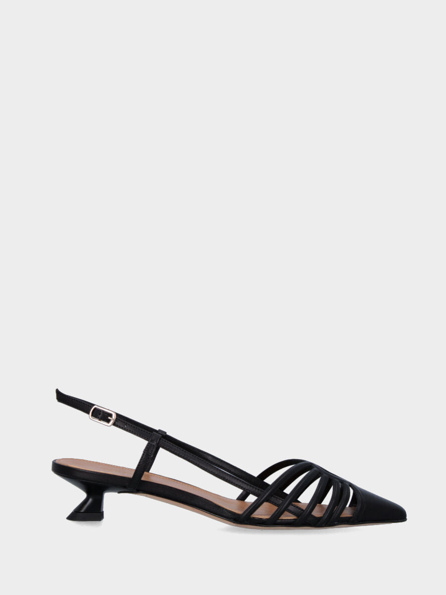 Slingback nera in pelle con listini e punta chiusa