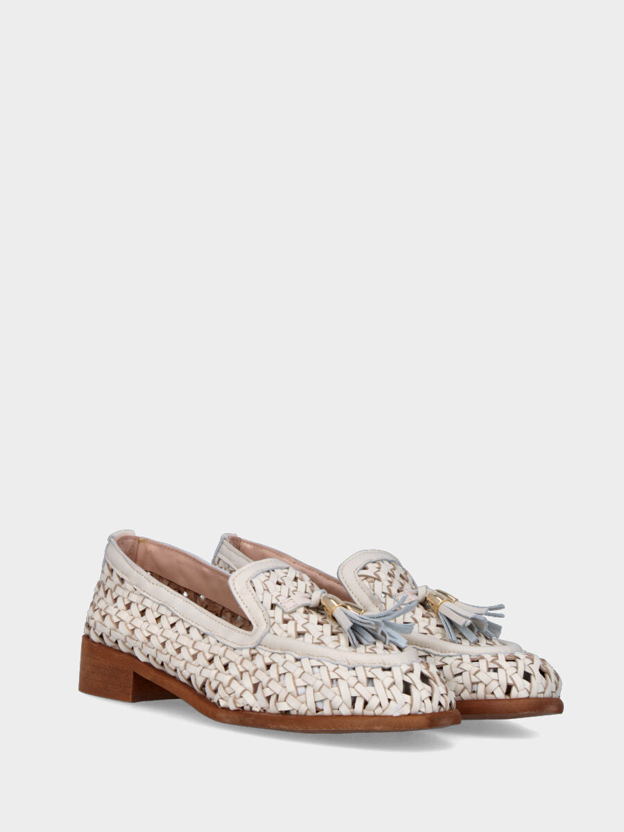 Mocassino beige in pelle intrecciato con nappine