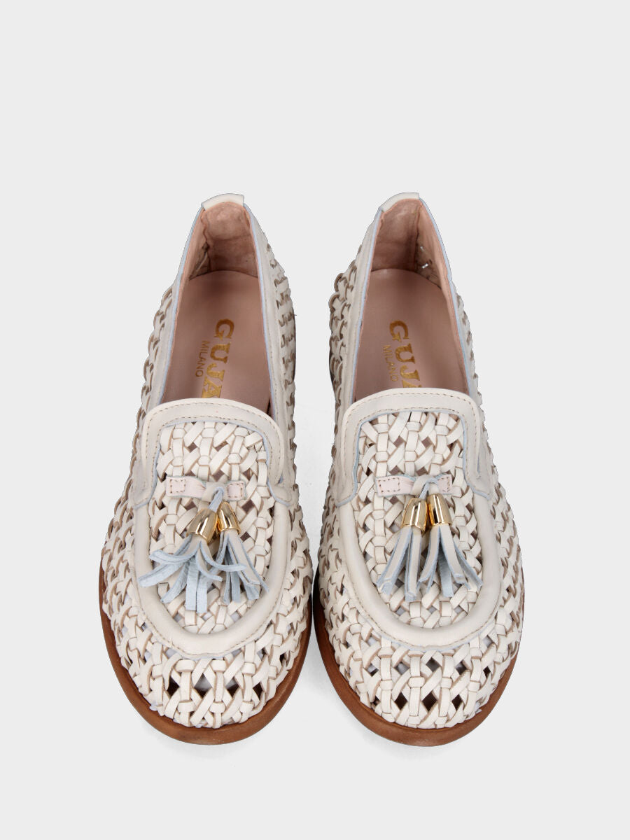 Mocassino beige in pelle intrecciato con nappine