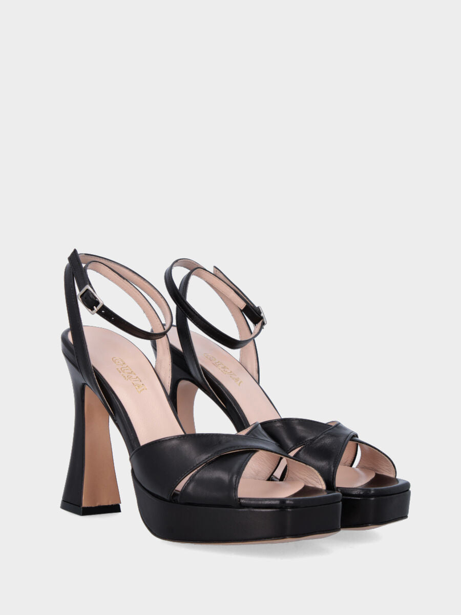 Sandale noire en cuir avec brides croisées et plateforme