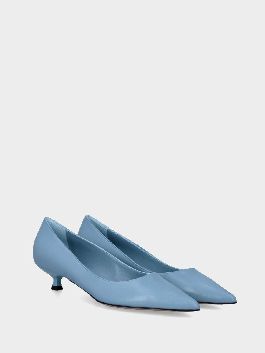 Décolleté azzurra in pelle con tacco a rocchetto