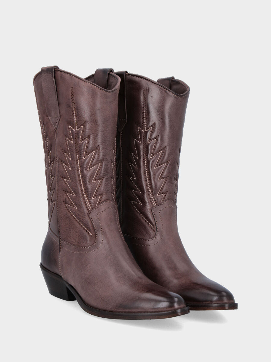 Campero marrone in pelle con cuciture fiammate