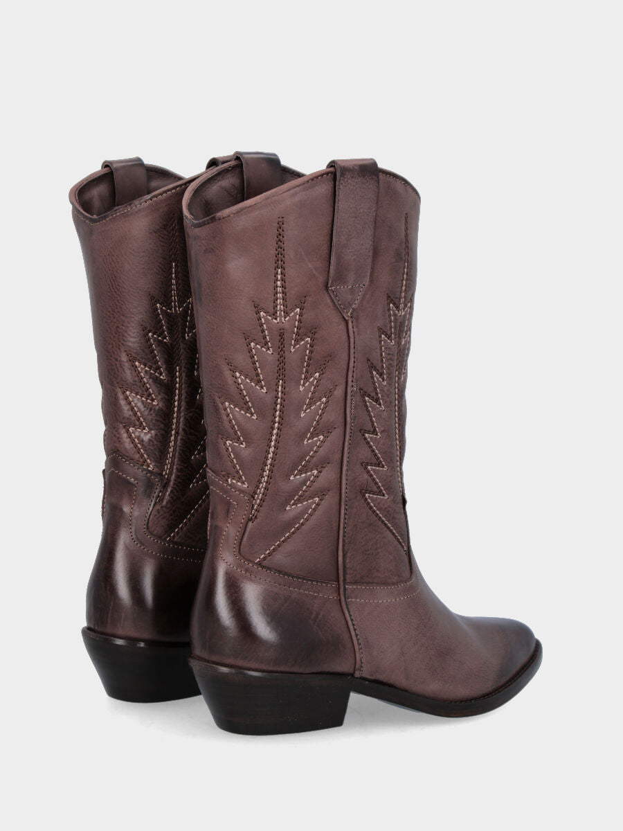 Campero marrone in pelle con cuciture fiammate
