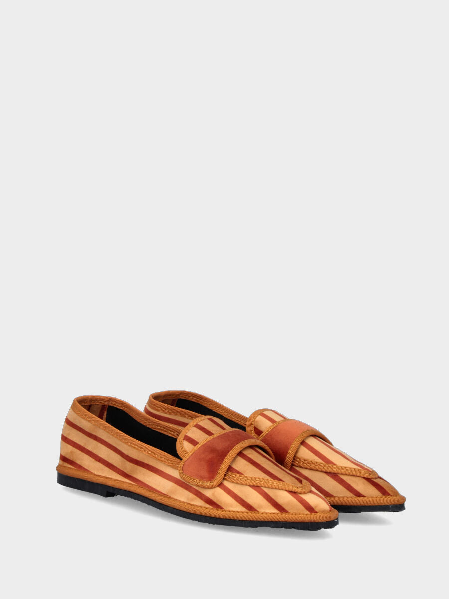 Sandalo monoblocco in vitello rosso con fascia ripiegata