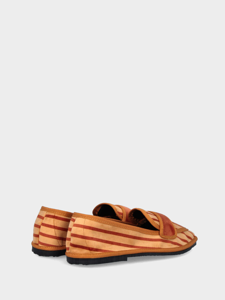 Sandalo monoblocco in vitello rosso con fascia ripiegata