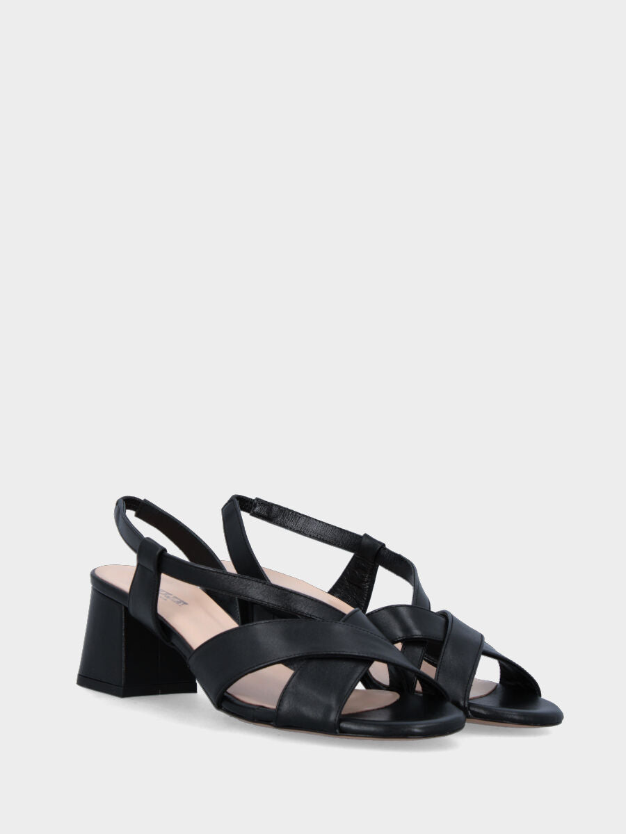 Sandalo nero in pelle con fascette incrociate