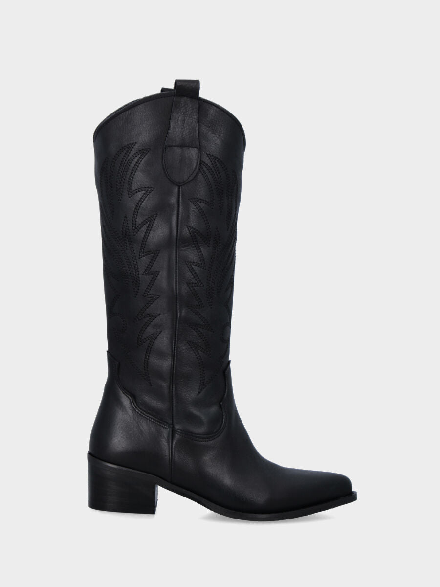 Black leather Campero with flame embroidery