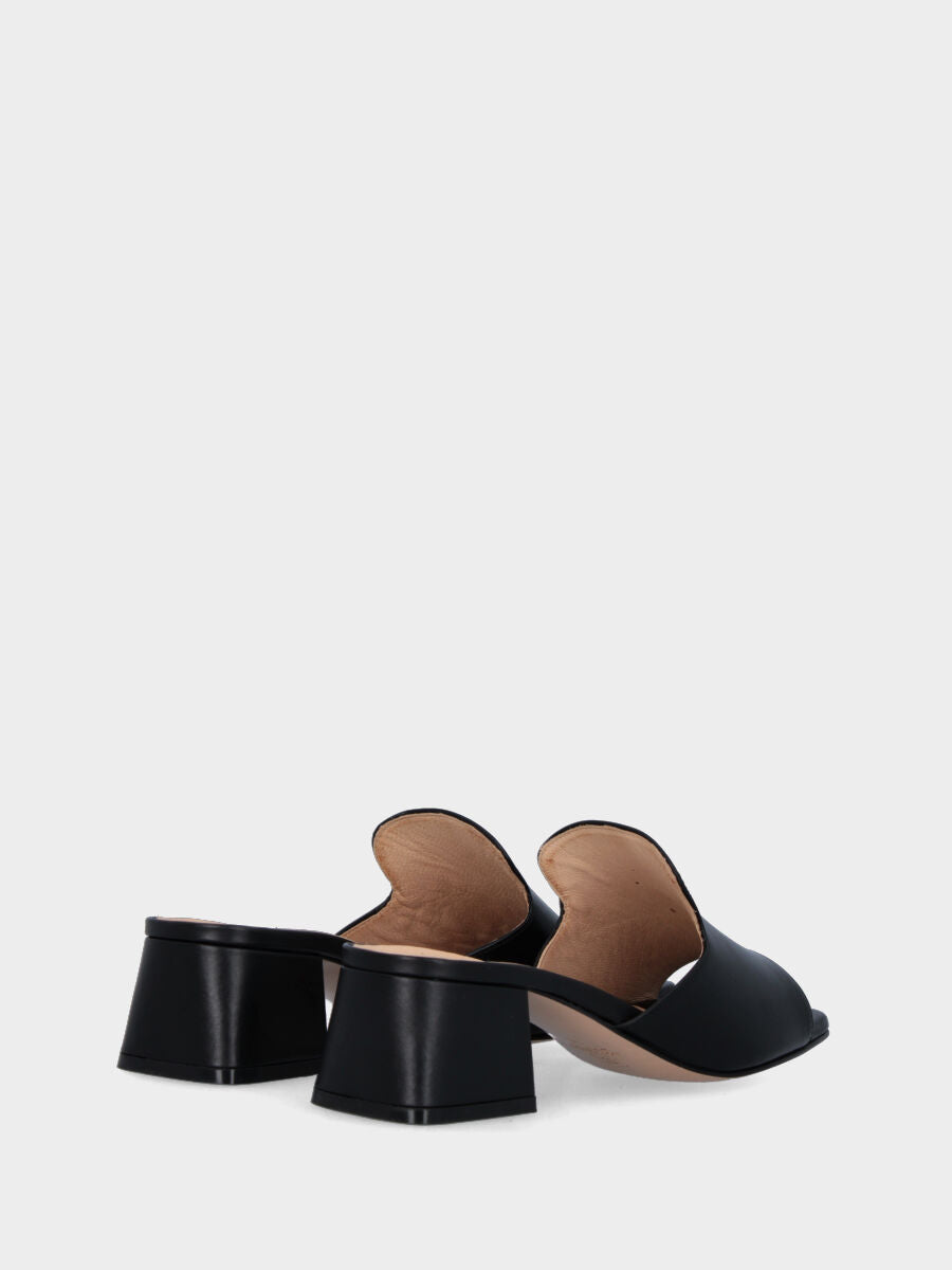 Black leather slipper with squared strap