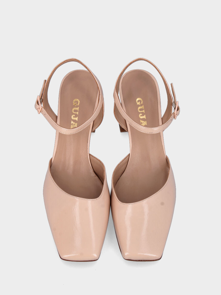Nude Slingback aus Naplak mit asymmetrischem Ausschnitt