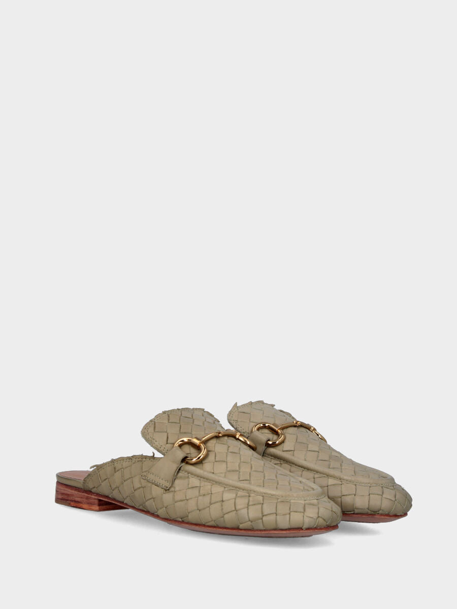 Sandalo monoblocco in vitello rosso con fascia ripiegata