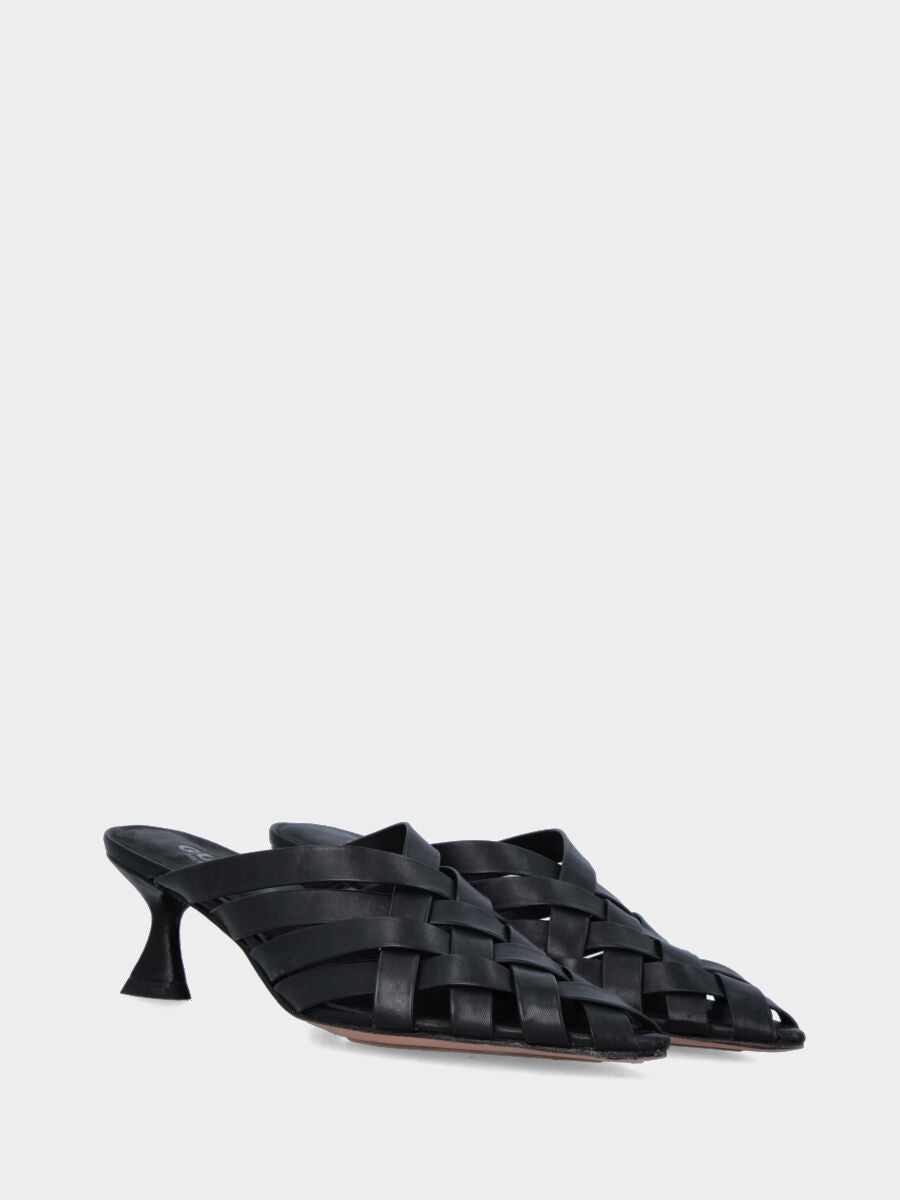 Sandalo monoblocco in vitello rosso con fascia ripiegata