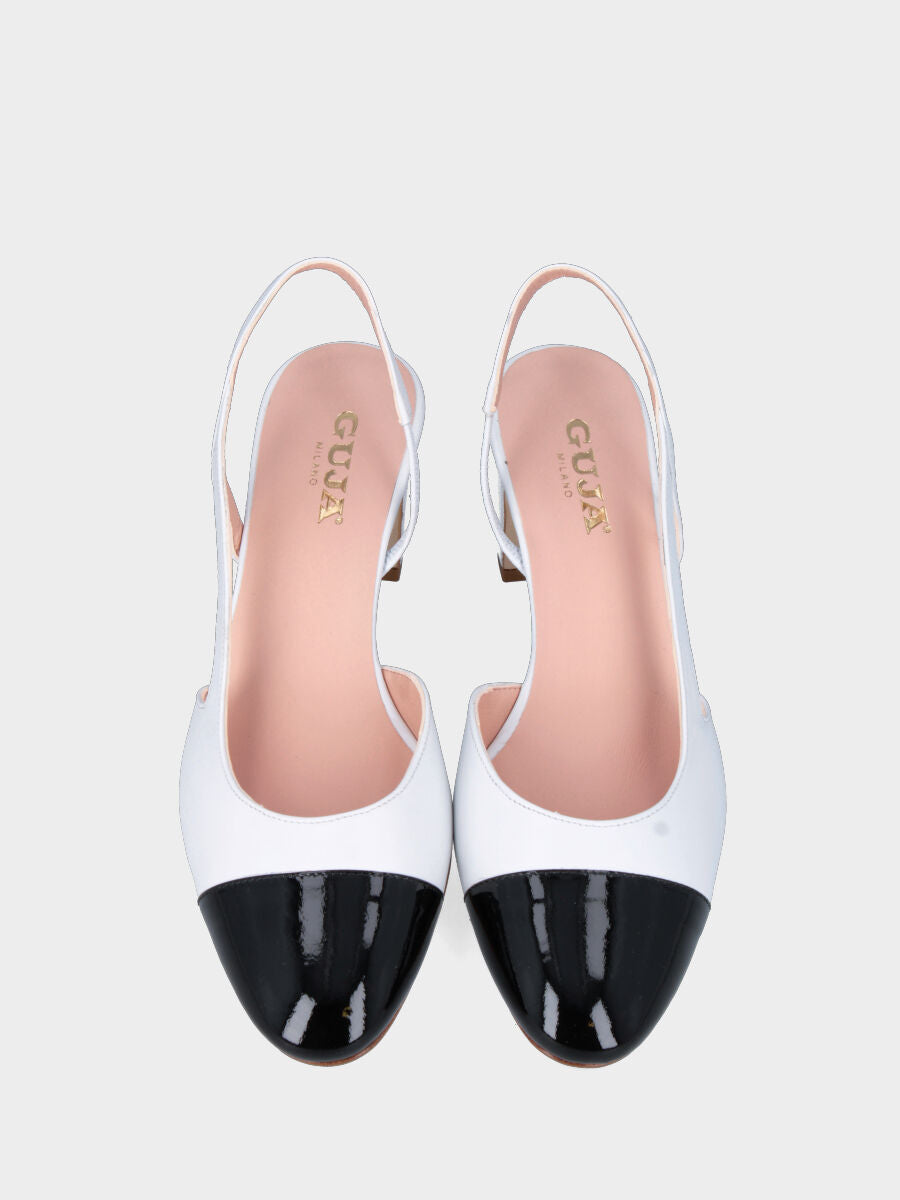 Slingback blanc en cuir avec bride asymétrique et bout brillant noir