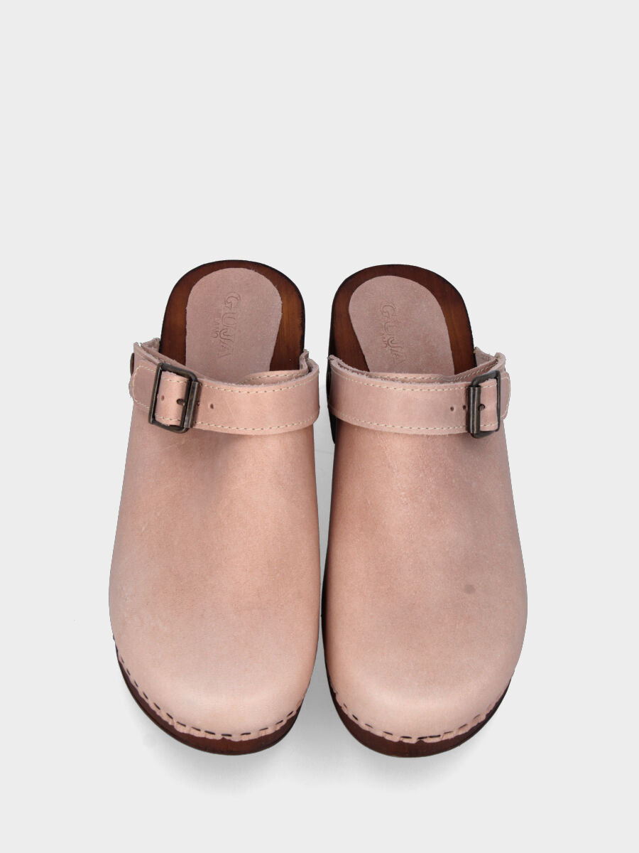 Sabot beige en cuir avec bride mobile