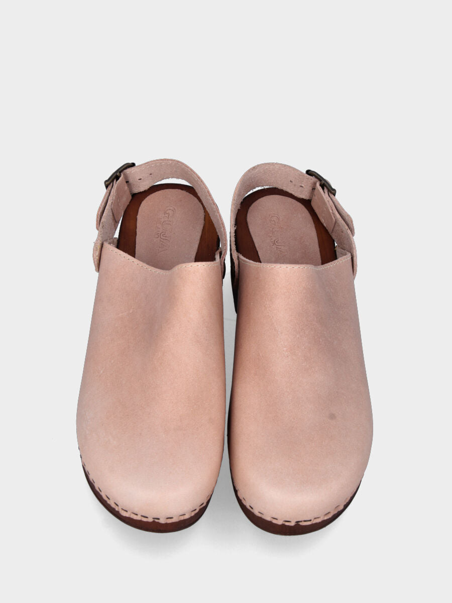 Sabot beige en cuir avec bride mobile