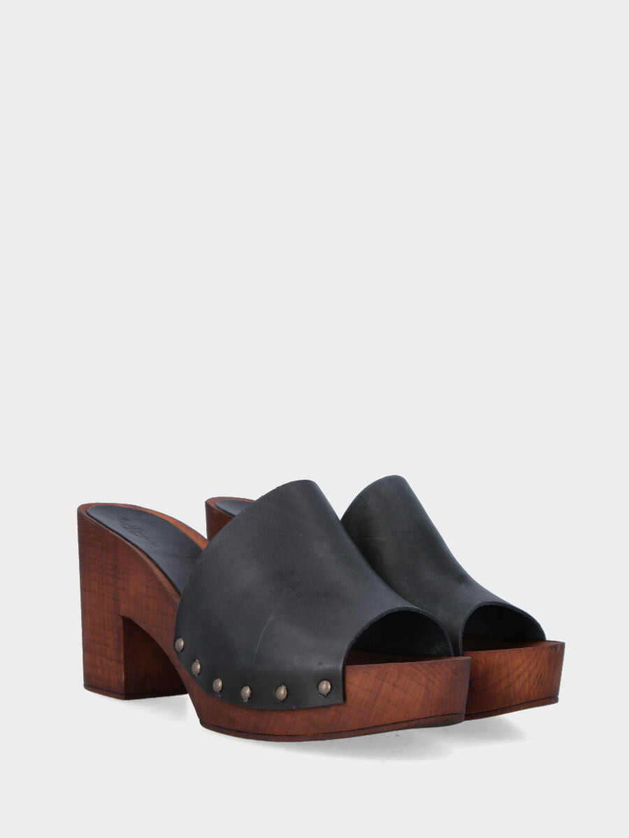 Sabot noir en cuir à bout ouvert
