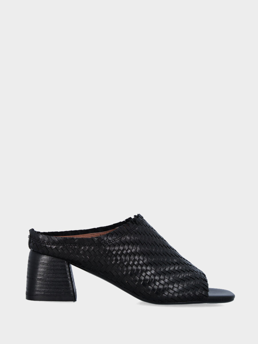 Mule noire en cuir tressé à bout carré