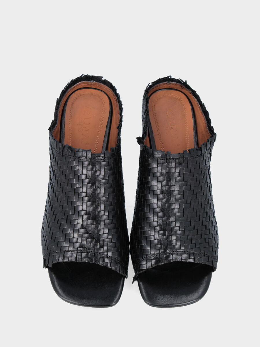 Mule noire en cuir tressé à bout carré