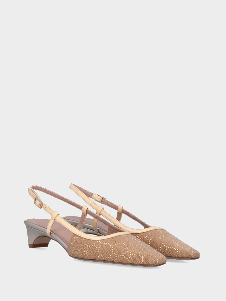 Slingbacks in tessuto jeans beige con borchie geometriche e tacco conico