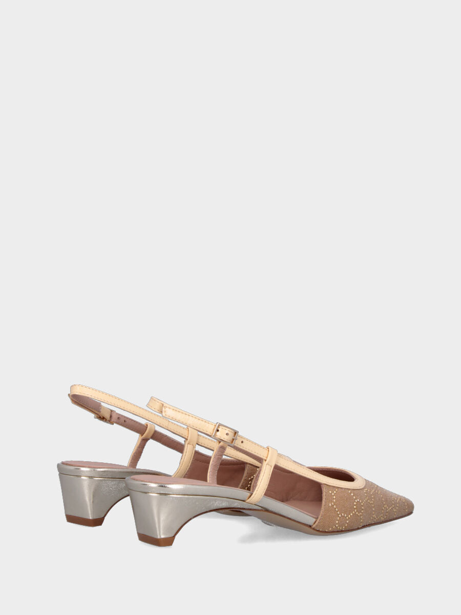 Slingbacks in tessuto jeans beige con borchie geometriche e tacco conico