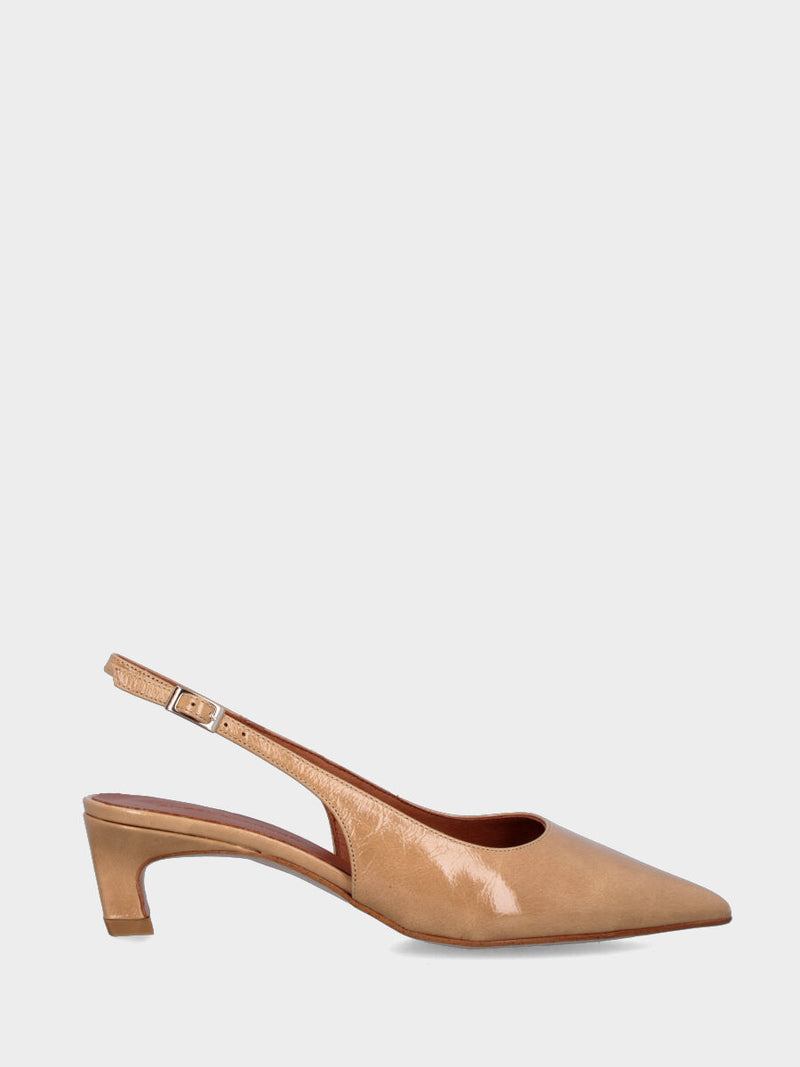 Slingback in vernice nude con tacco a coda e punta sfilata
