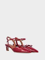 Slingback in vernice rossa con tacco a coda e fiocchetto sulla pianta