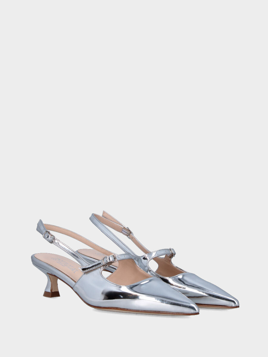 Slingback en laminé argenté avec bride à la cheville et talon en forme de calice