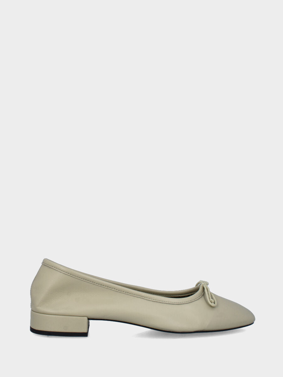 Ballerina in nappa verde salvia con fiocchetto sul collo