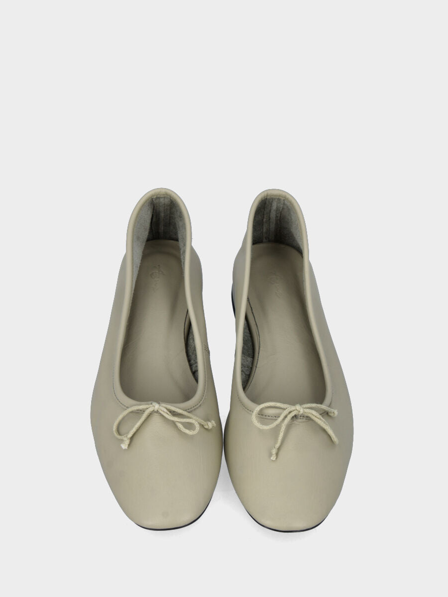 Ballerina in nappa verde salvia con fiocchetto sul collo
